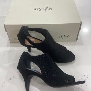 Low heal women dress shoe open toe, small diamond cut cut outs & zipper in back.